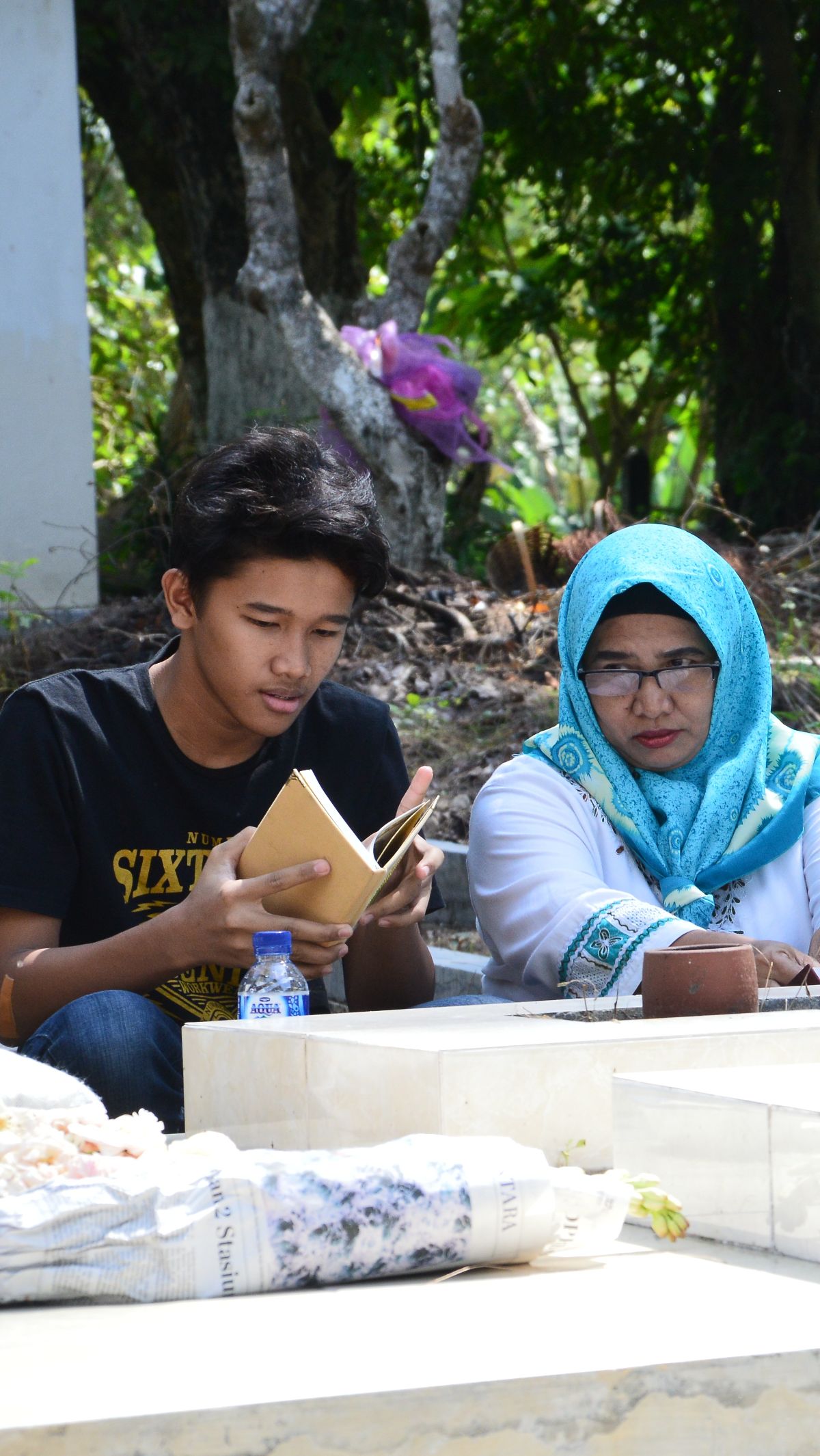 Doa Ketika Ziarah Kubur Lengkap, Amalan untuk Mendoakan Orang Terkasih yang Telah Wafat