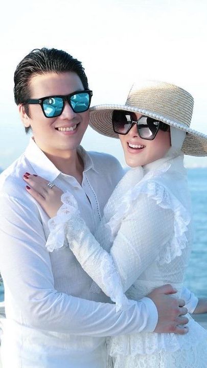 Potret Perayaan 5 Tahun Pernikahan Syahrini dan Reino Barack