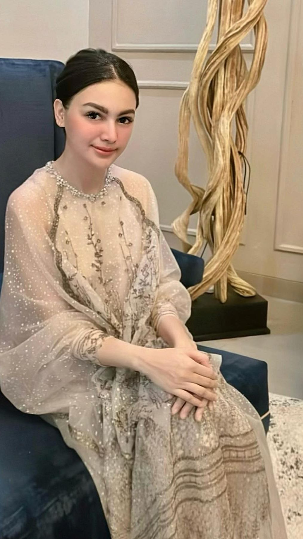 Selain itu paras cantik Afnan juga begitu memukau hingga dijuluki Apotik Tutup alias Nggak Ada Obat