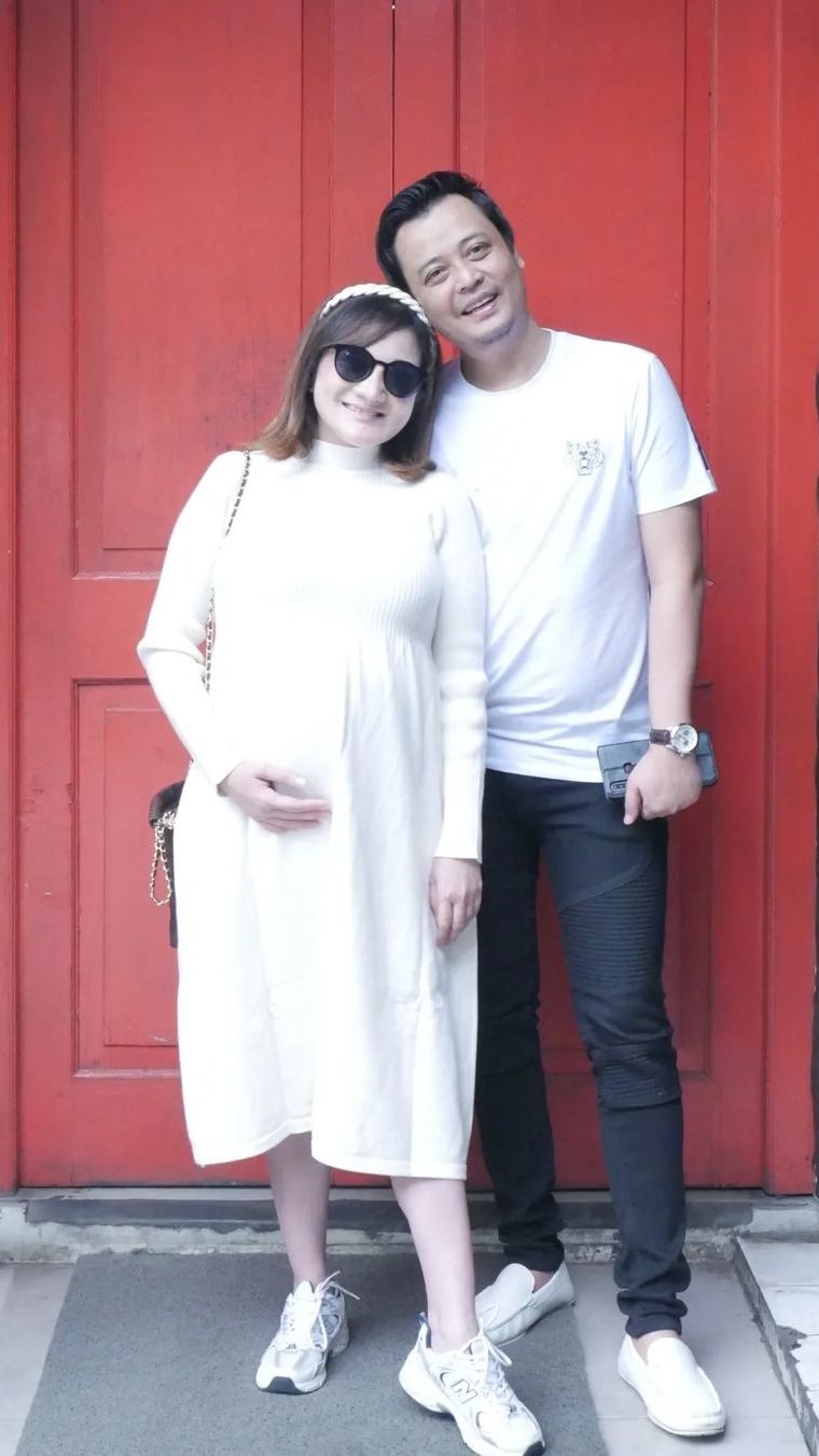 Kiki Amalia Melahirkan di Usia 42 Tahun, Wajah Sang Buah Hati Bikin Penasaran