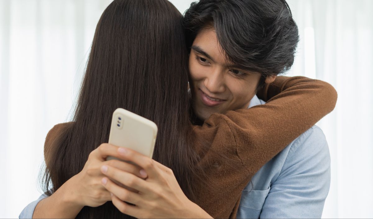 Pengguna Dating App Aktif Malam Hari