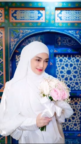 Disisi lain penampilan Celine pun langsung menjadi sorotan