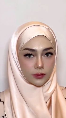 Namun Celine masih enggan mengungkapkan hal tersebut, lantaran ia berpandangan agama adalah sesuatu yang rahasia