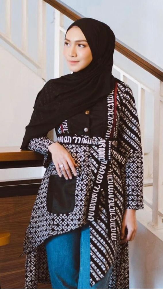 Baju Tunik Model Cutting Miring, Tampak Lebih Modis