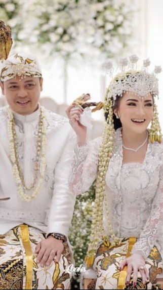 Kiki dan Agung menikah pada 27 November tahun 2022. Rumah tangga mereka berjalan harmonis jauh dari isu miring.