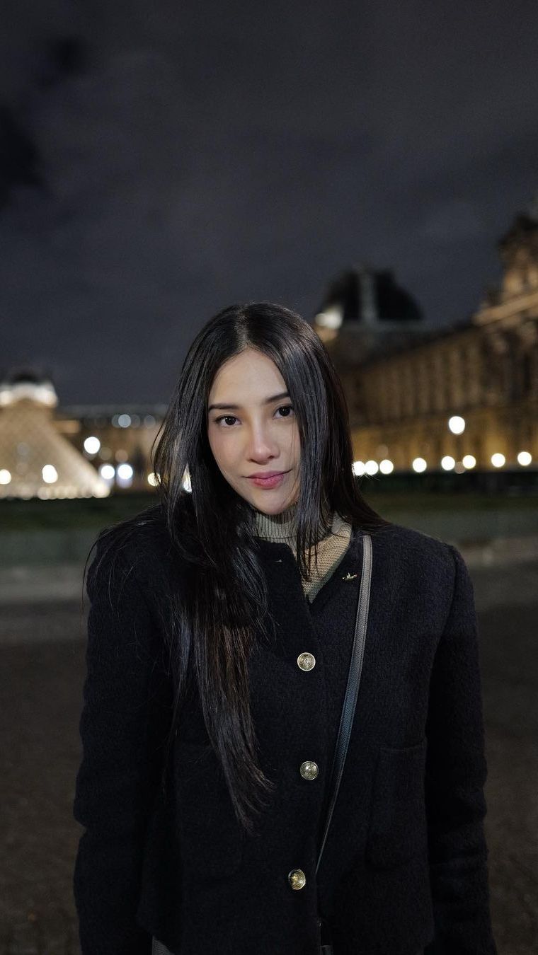 Pamer Foto Keringetan Habis Yoga, Pose Duduk Anya Geraldine Bikin Riuh Netizen