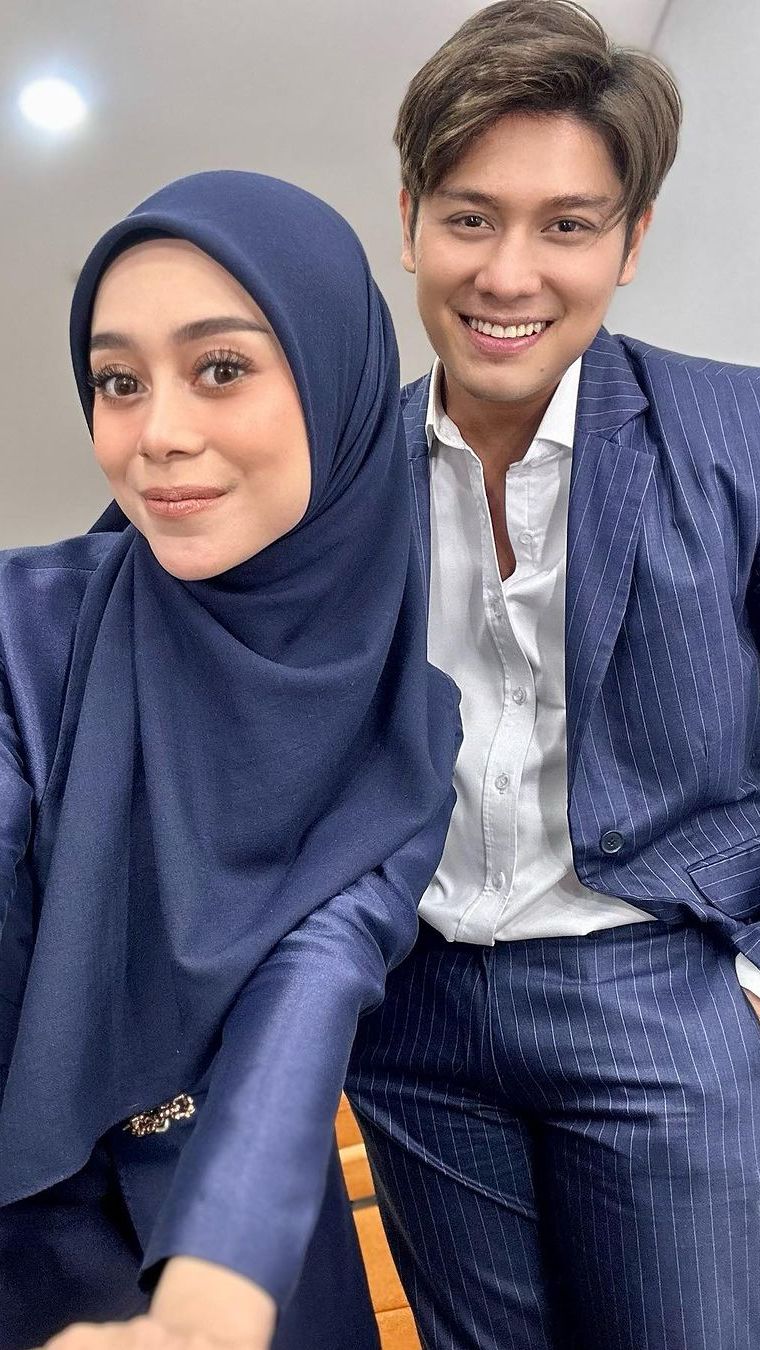 Rizky Billar Ajak Lesti dan Anak Nonton Bola, Pose Baby Al Bikin Salfok