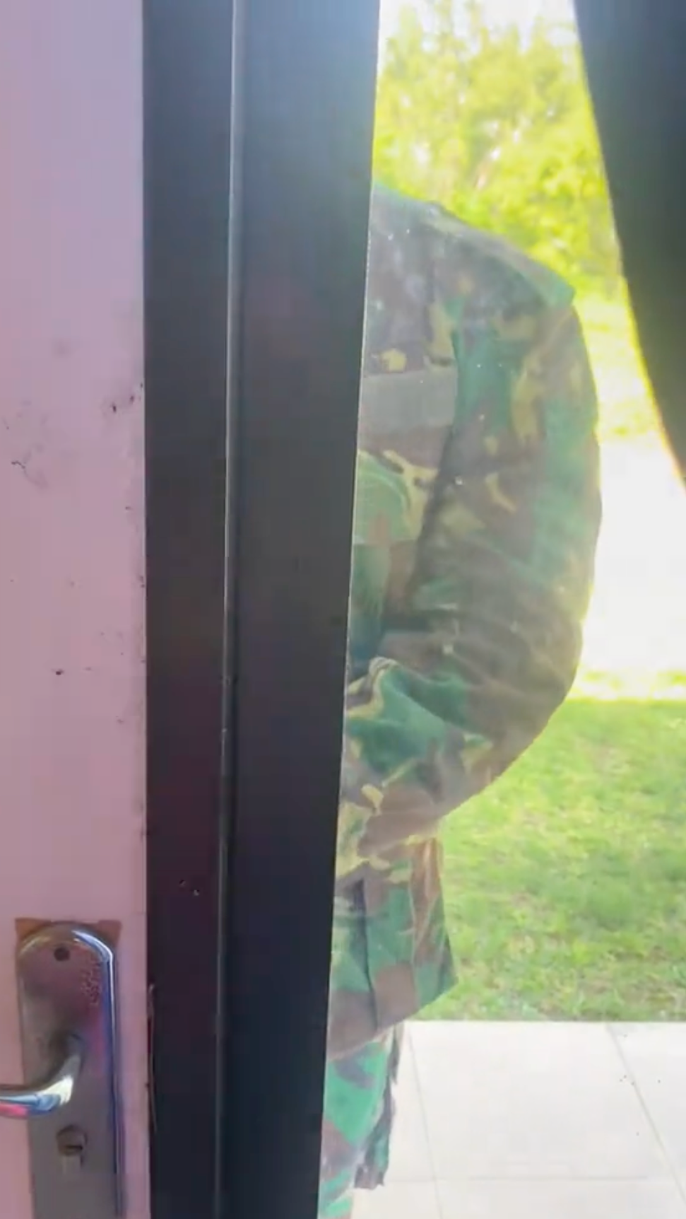 Istri Unggah Kebiasaan Suami yang Tak Biarkan Dirinya Keluar Rumah, Pintu Sampai Dikunci