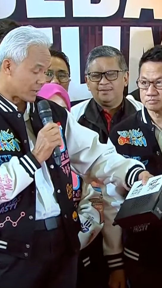 Capres Nomor 3 Ganjar Pranowo Pamer Boks 'Sat Set Net', Gawai untuk Internet Gratis Tanpa Pulsa