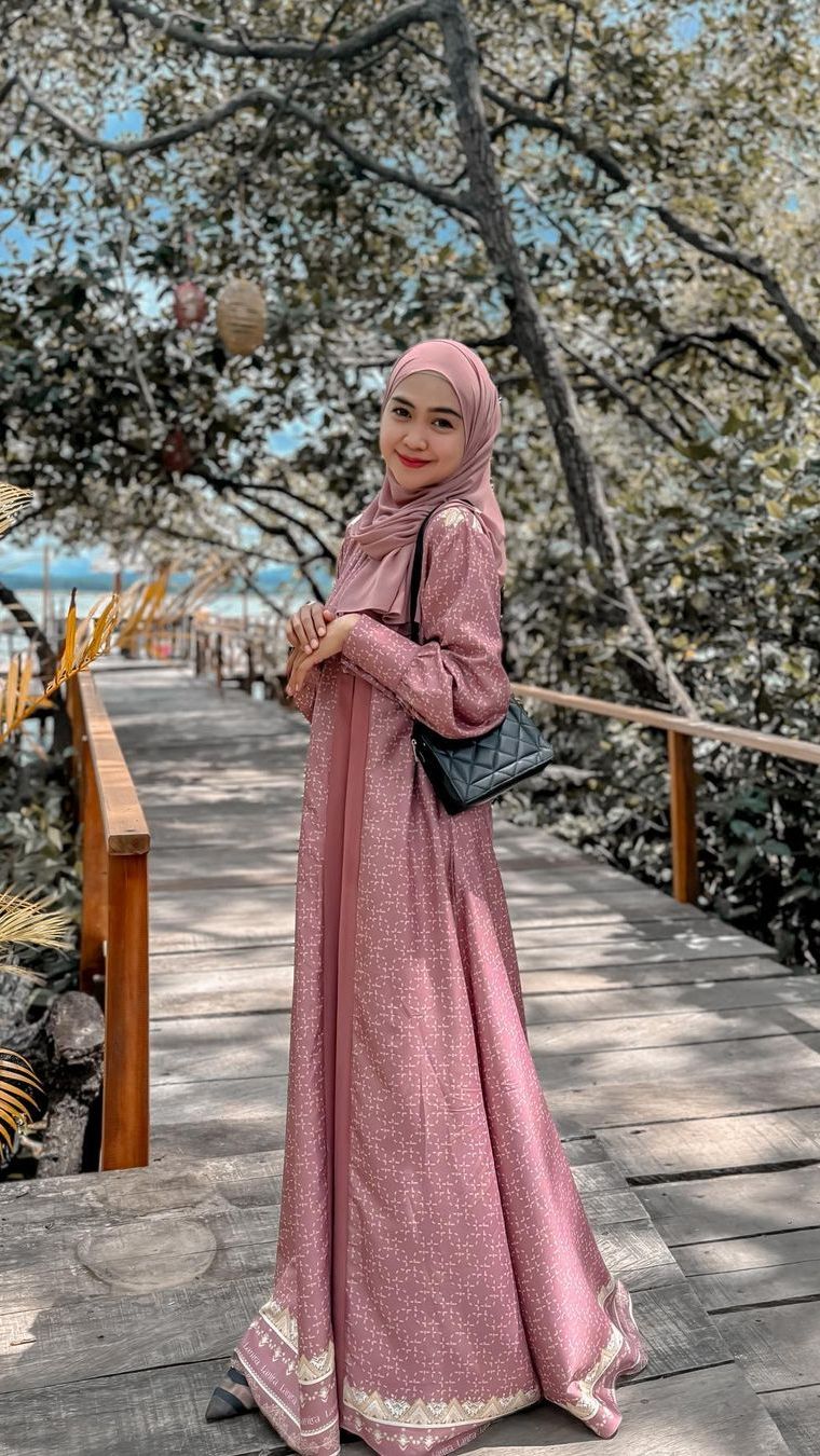 Ria Ricis tampaknya kesal dengan cuitan Kemal hingga beurjung unfolloe instagramnya.