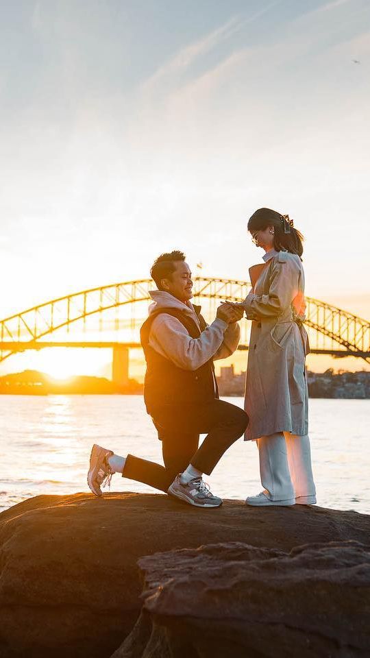 Sebelumnya Ginting telah melamar Mitzi di Sydney, Australia