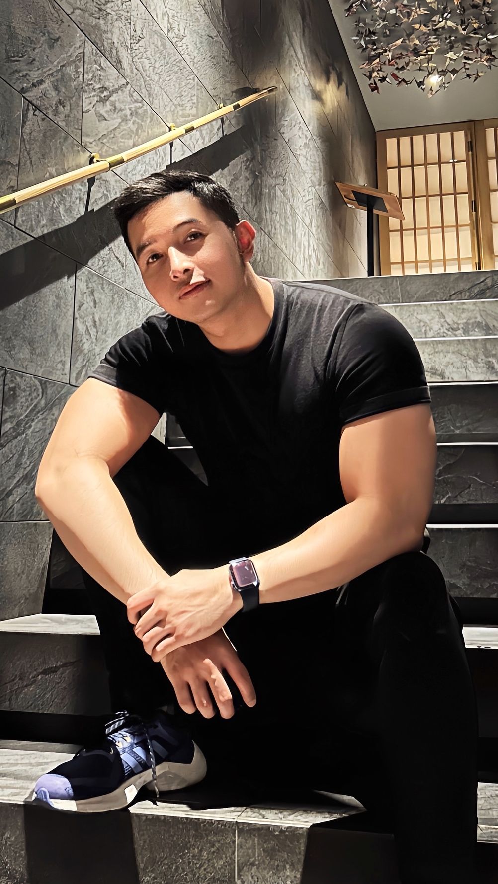 Ia juga memiliki suara merdu dan sudah mengeluarkan beberapa single lagu