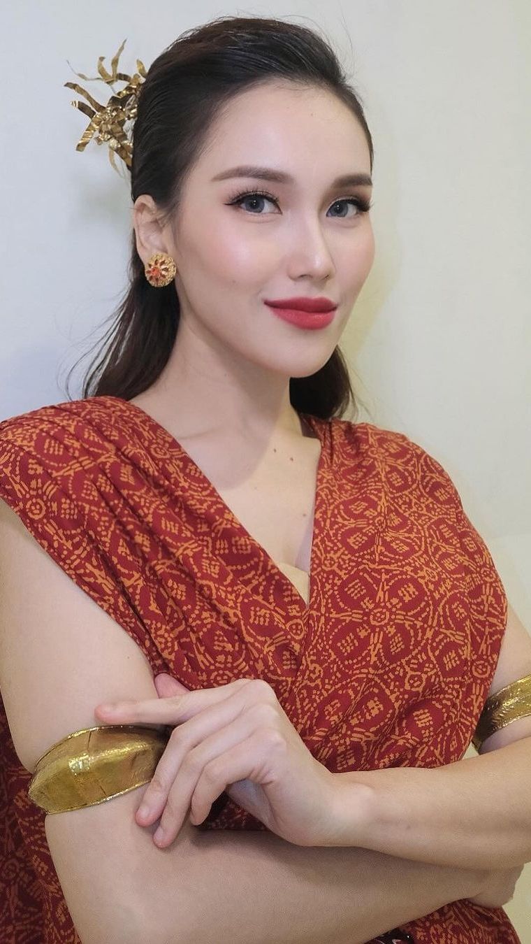 Dikabarkan Lamaran, Postingan Terbaru Ayu Ting Ting Diserbu Netizen
