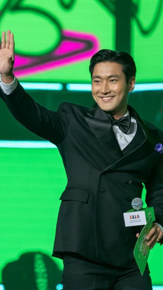 Kehadiran Siwon pun langsung jadi sorotan para penggemar lantaran ini pertama kalinya idol K-Pop datang ke rumah artis Indonesia