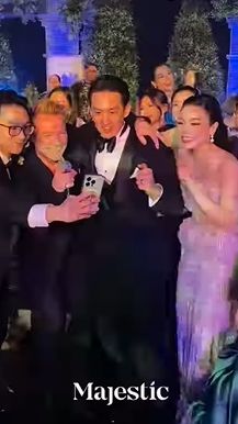 Selain itu hadiah doorprize yang diberikan juga tak kalah mencuri atensi