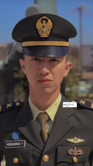 Ia dikenal karena katampanan dan sosok anggota TNI yang berprestasi.