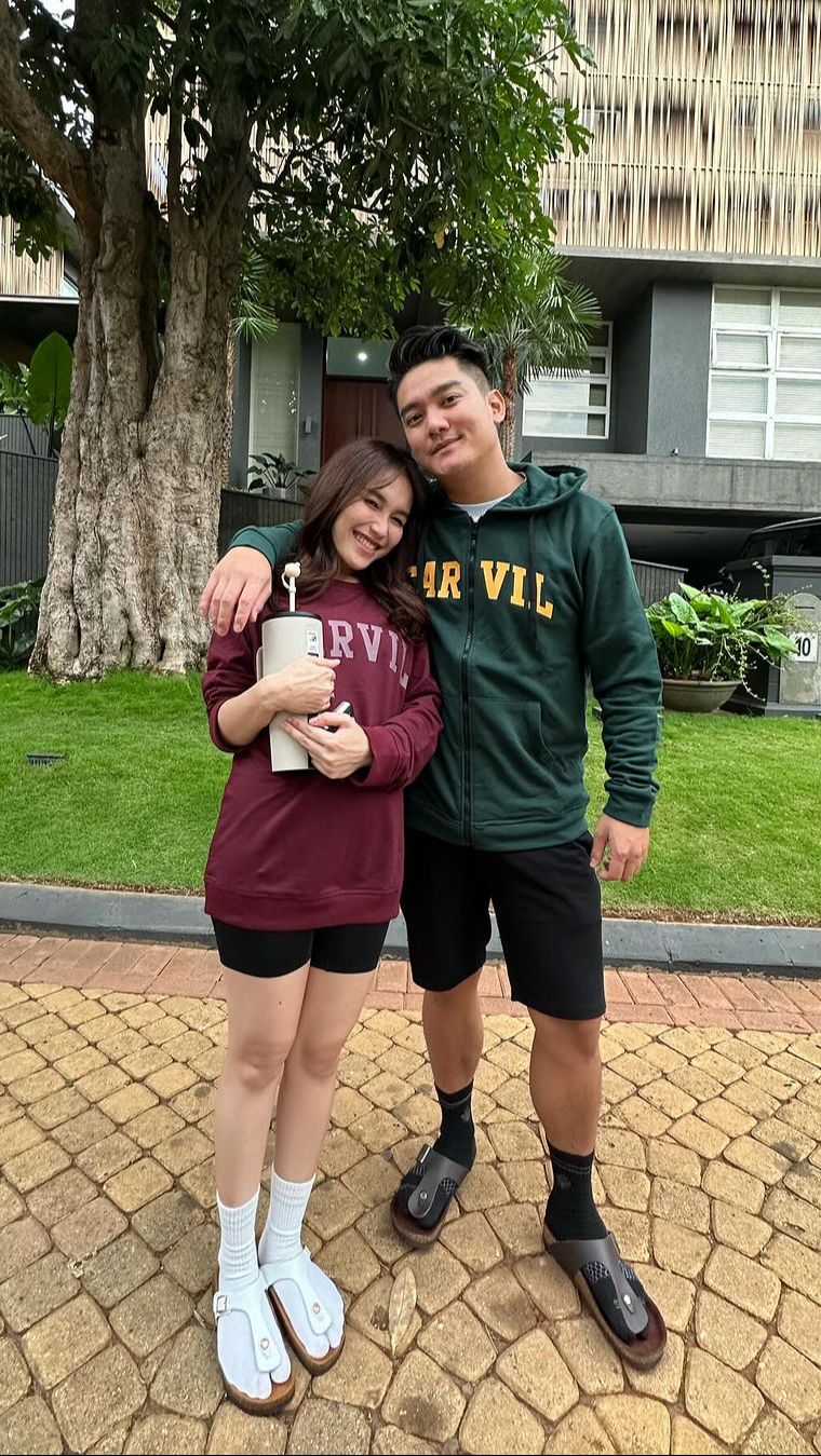 Boy merupakan aktor, presenter, pengusaha, dan youtuber terkenal di Tanah Air.