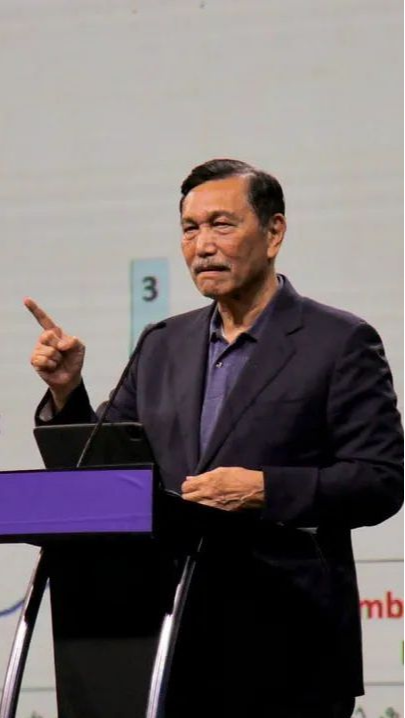 Luhut Soal Ada yang Bilang Jokowi Tak Bisa Kerja: Lihat Dengan Kepala