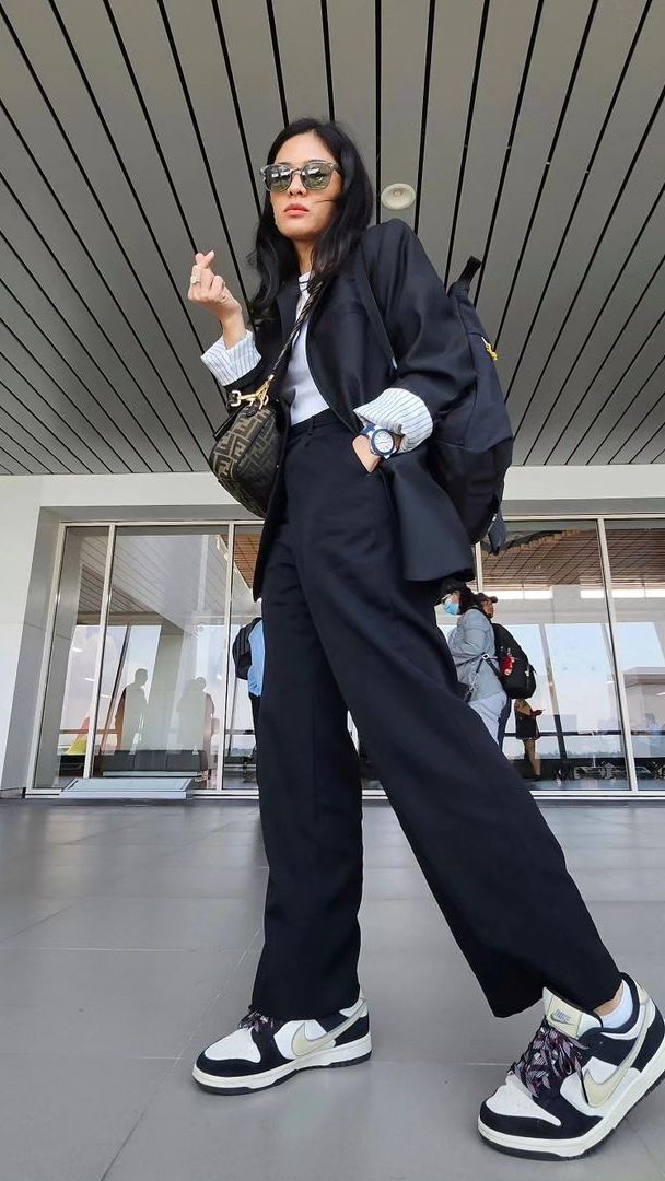 Potret Dian Sastro Main Tenis, Nggak Kalah Cantik Sama Anya Geraldine