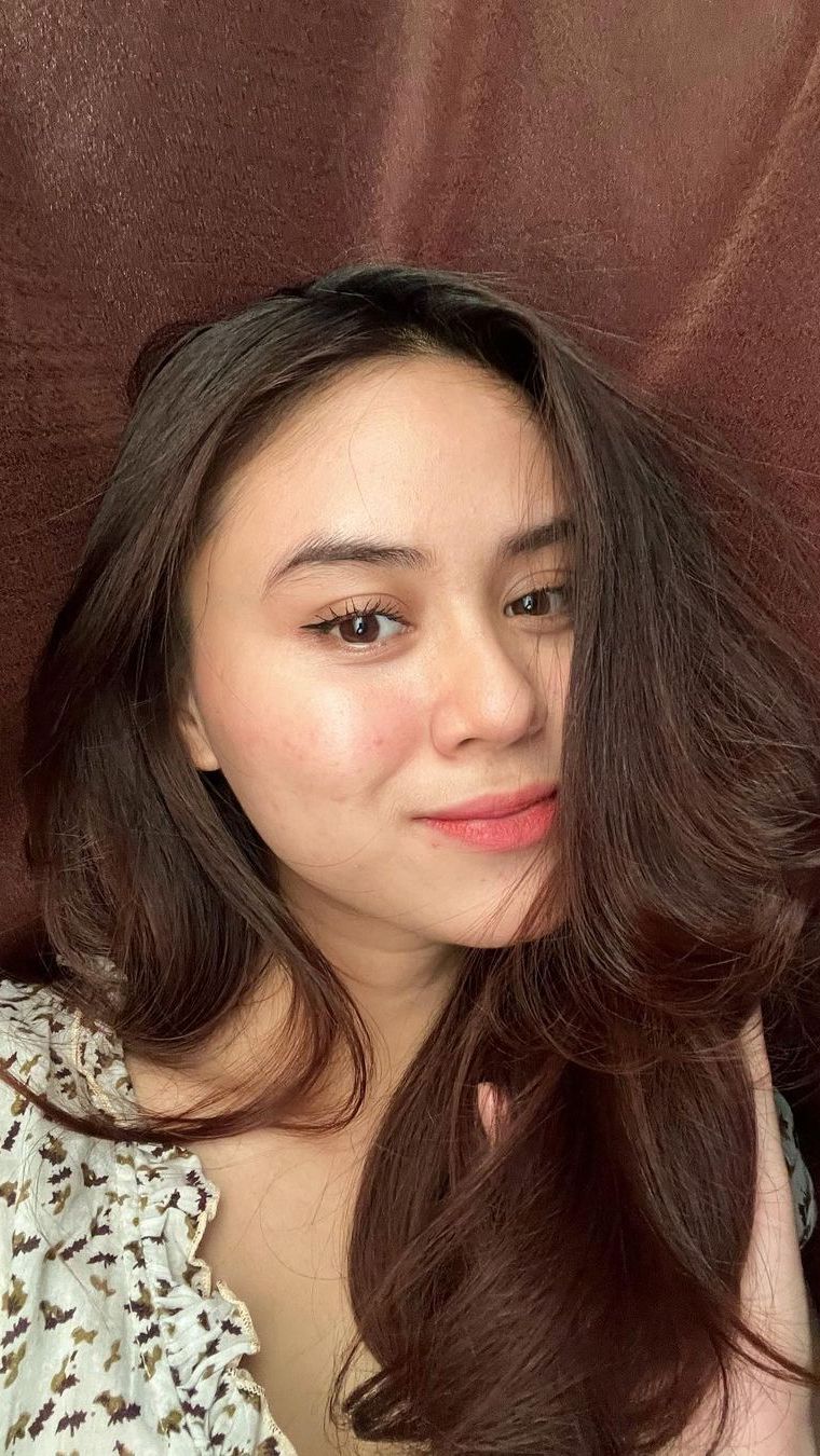 Dwinda juga sering memperlihatkan potret cantiknya di akun Instagram pribadinya.