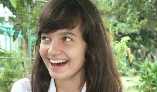 Diejek bule kampung