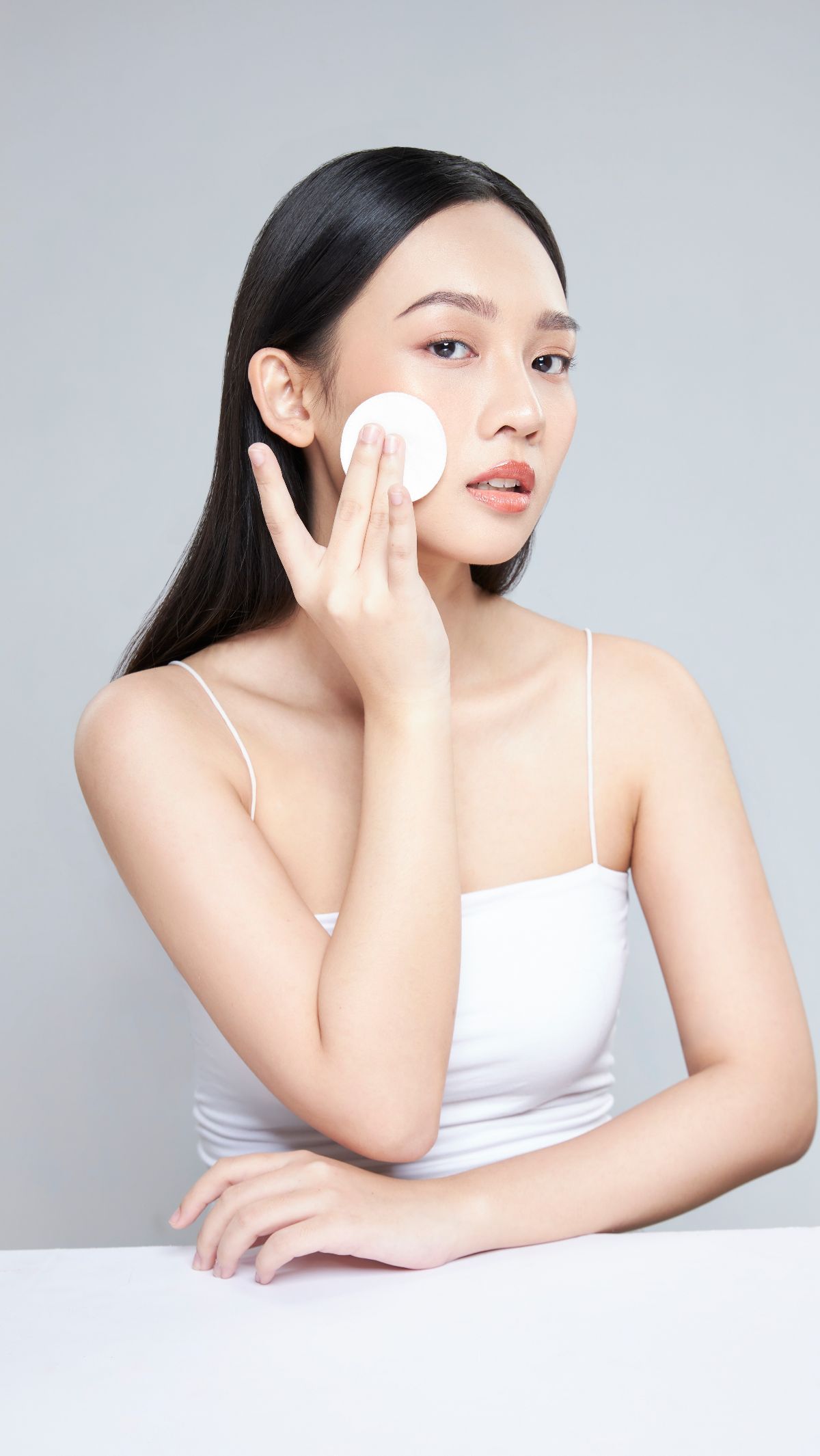 Skincare yang Dibeli Kurang Cocok di Wajah? Begini Cara Pakainya