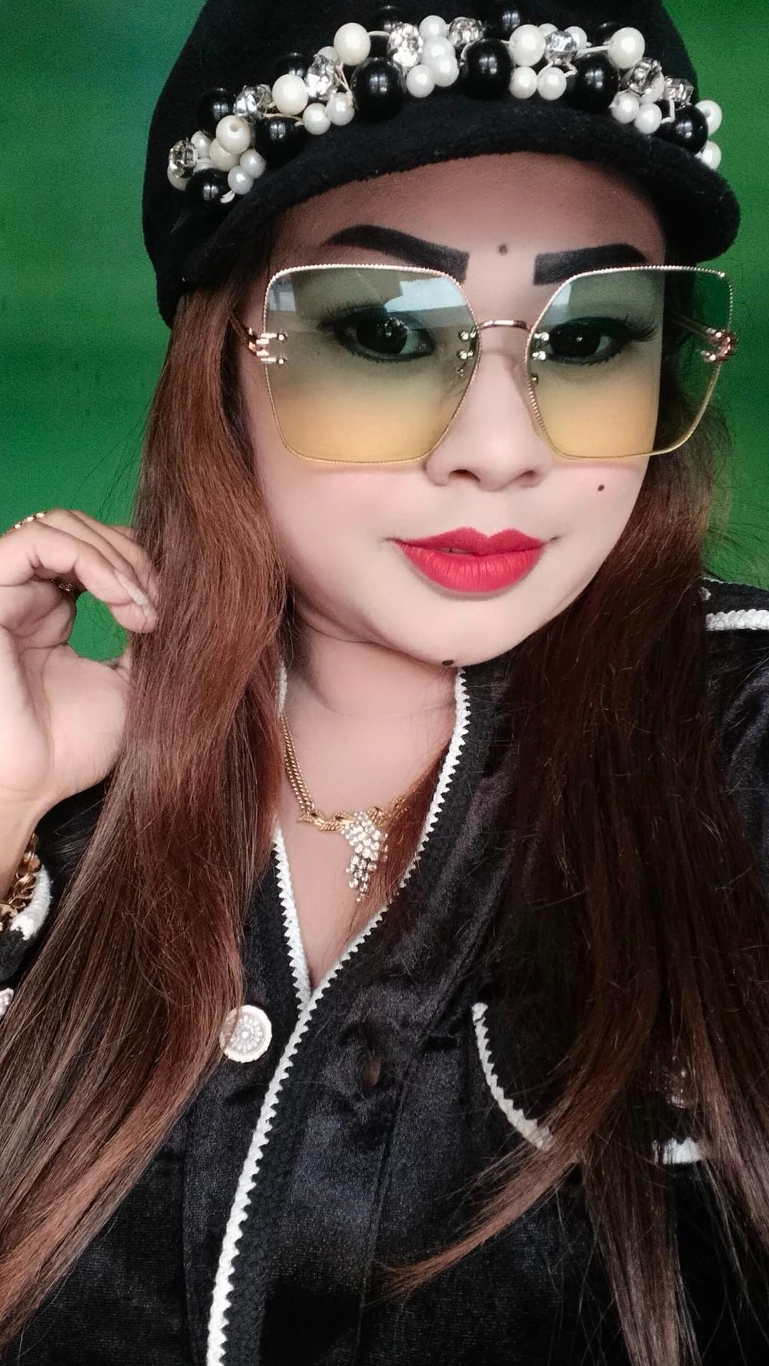 Inilah potret Tante Lala yang beberapa waktu lalu viral dengan gaya kocak dan nada ngegasnya saat promosi produk