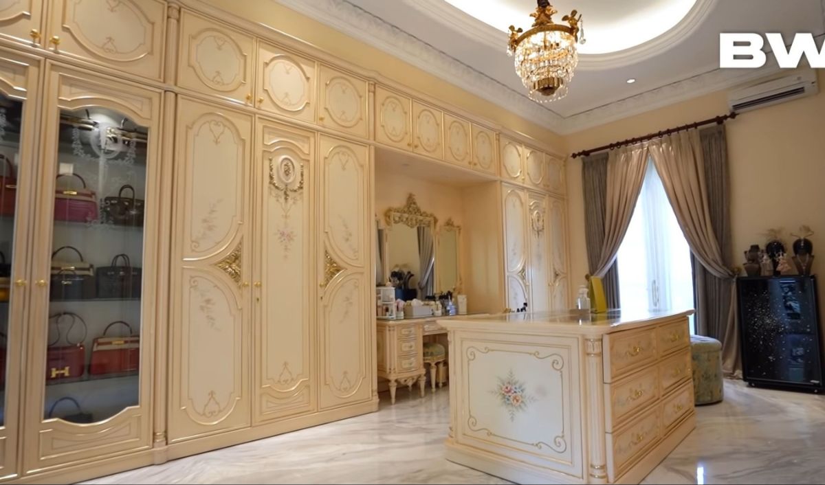 Walk in closet