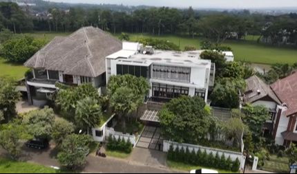 Momo Geisha-crazy rich Malang