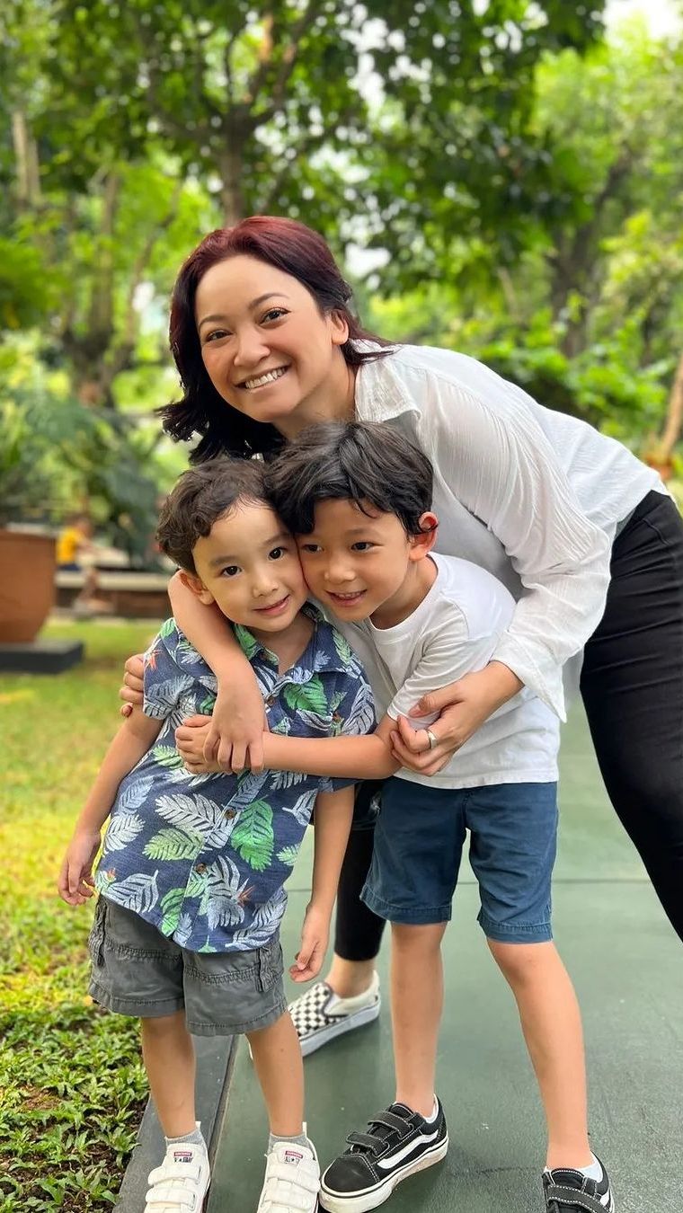 Keren! Agni Pratistha jahit Sendiri Kostum Pororo untuk Putranya