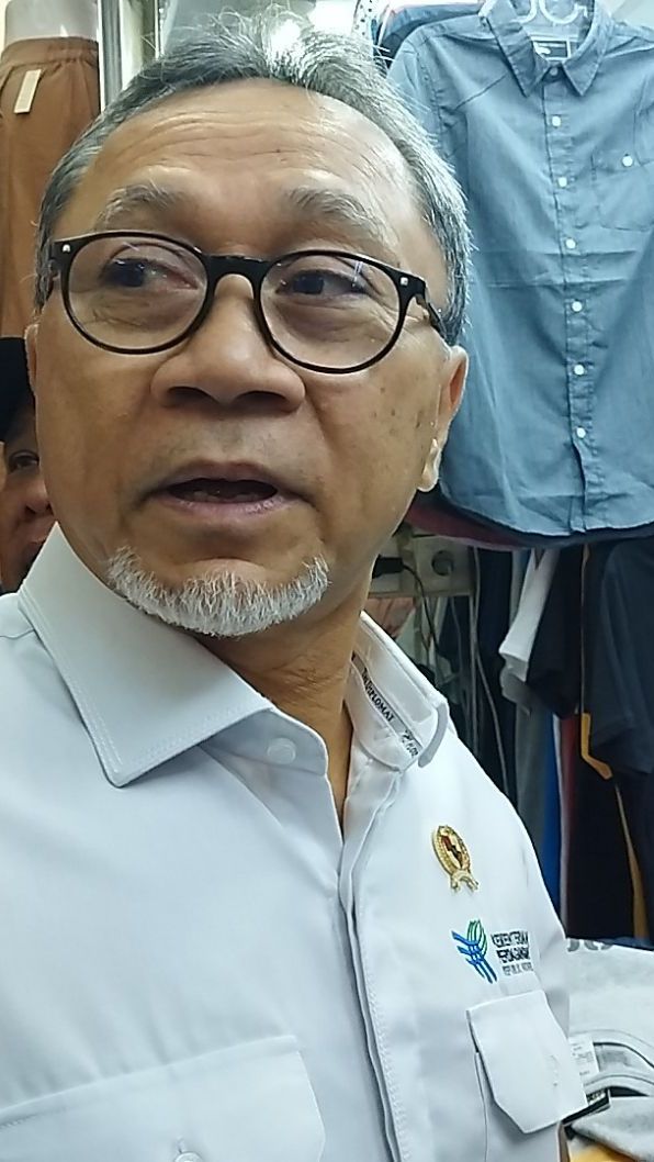 Mendag Zulhas Kaget Belanja di Tanah Abang Mahal-Mahal, Harga Kaos Grosir Rp100 Ribu