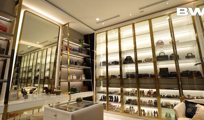 Walak in closet