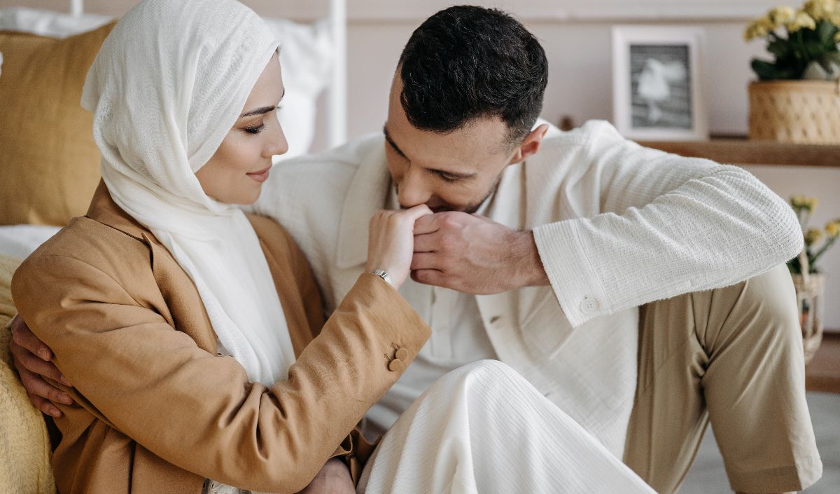 Mengeluarkan Sperma setelah Mencium Istri, Puasanya Batal?
