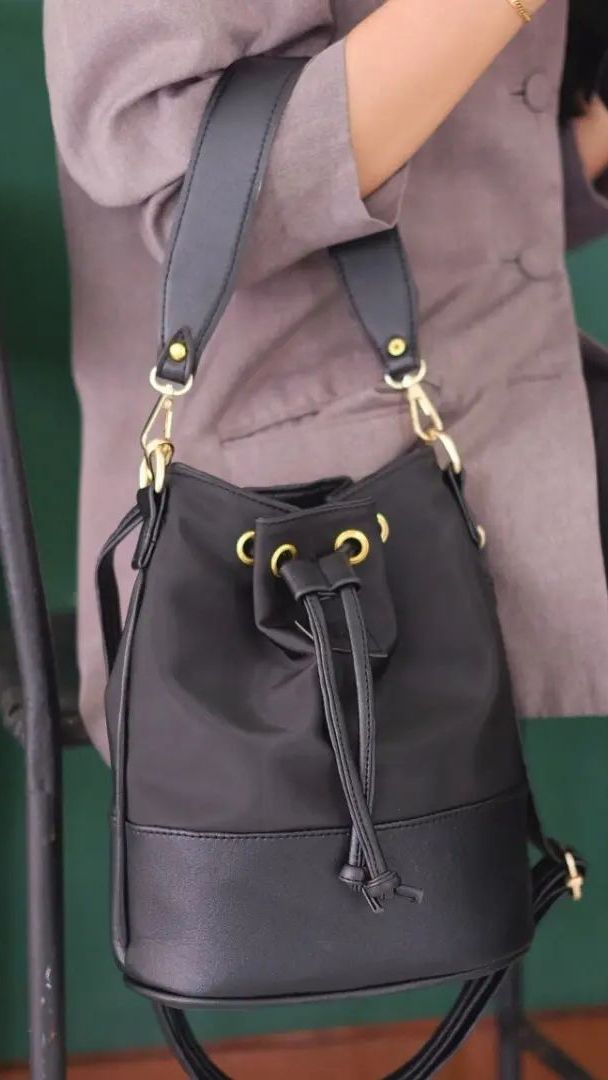 1. Bucket Bag, Tas yang Sedang Populer