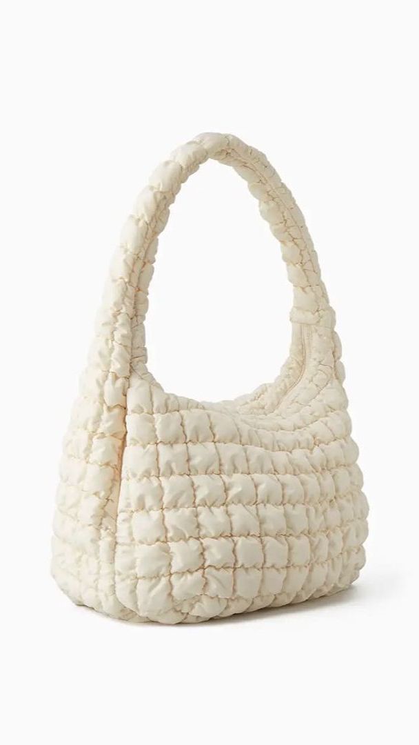 7. Quilted Bag, Tas dengan Ciri Khas Pola Jahitan Kotak-kotak