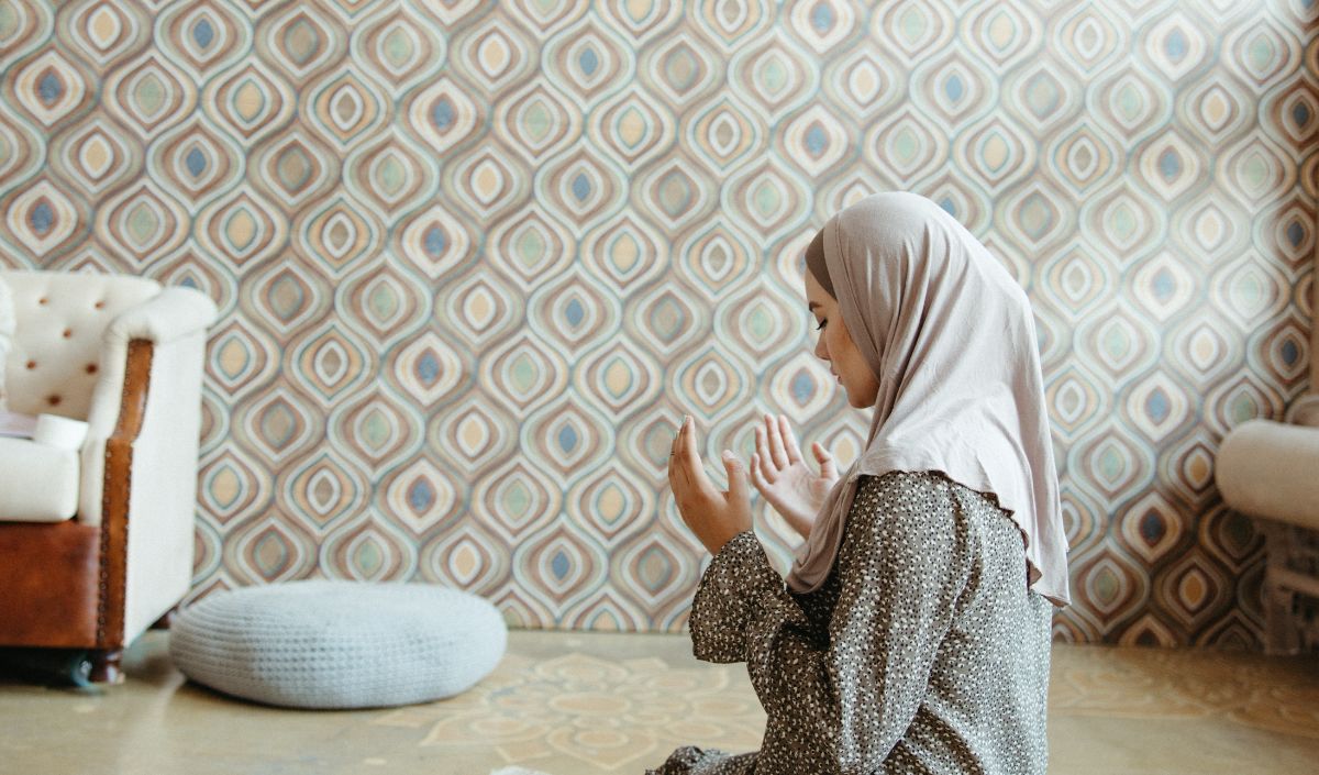 Ciri-ciri Wanita yang Sholatnya Tidak Diterima Allah SWT
