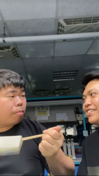 Sambil Makan, Pria ini Tanya Alasan Teman Muslimnya Berpuasa, Begini Jawabannya