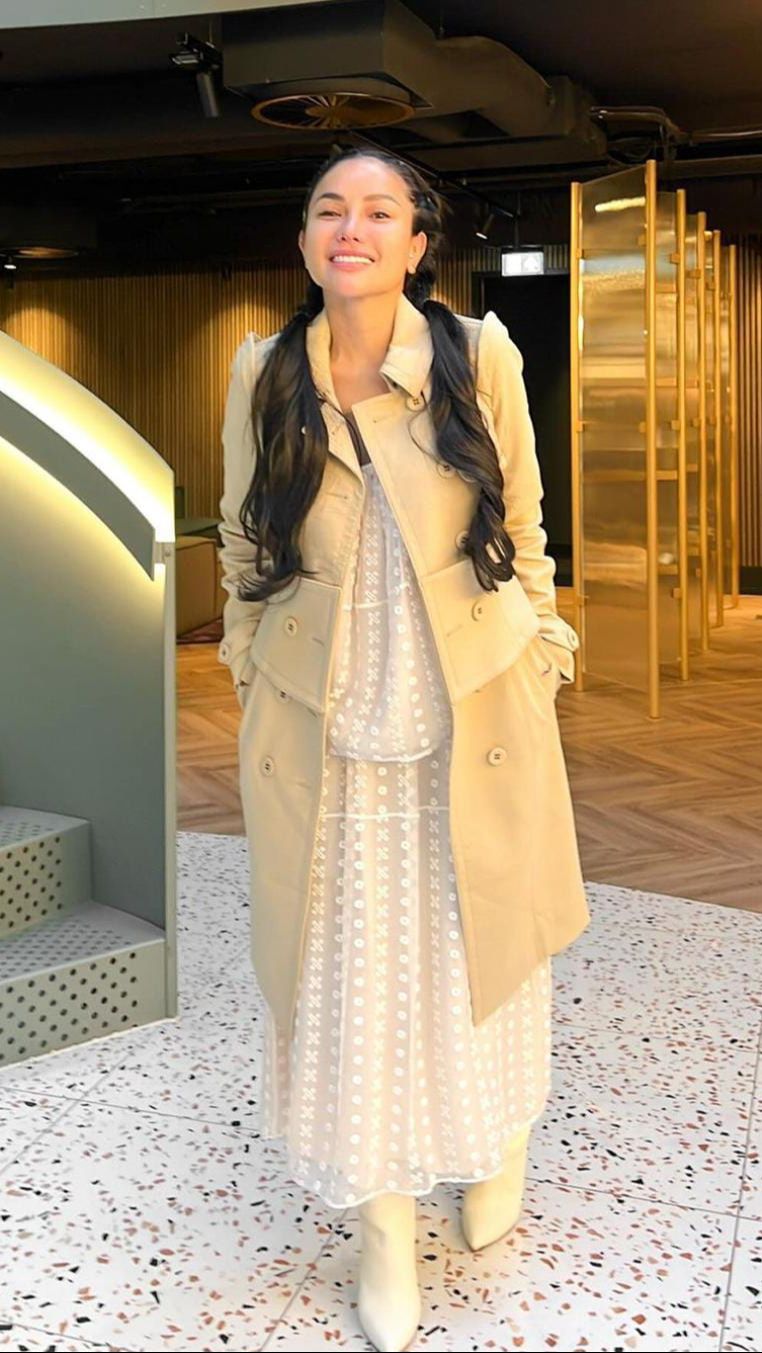 Potret Nikita Mirzani Rayakan Ulang Tahun Bareng Ojol, Makan Sampai Bagi-bagi THR