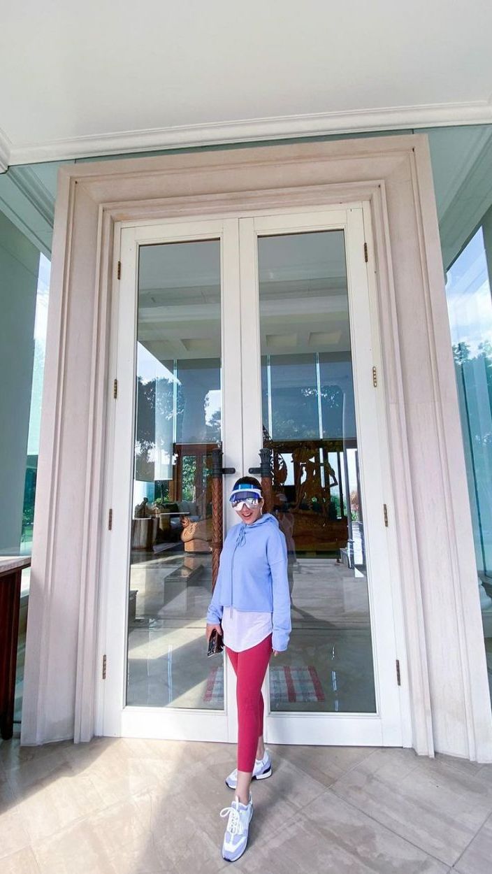 Hunian semakin mewah dengan pint setinggi 2 meter.