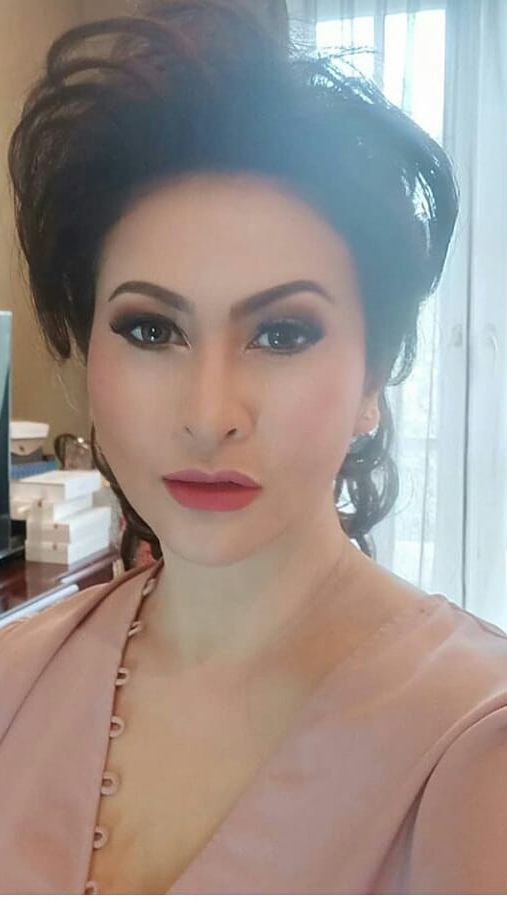 Nama Diana Pungky mulai melejit lewat sinetron JINNY OH JINNY. Pemeran Jinny ini begitu memikat penonton lewat paras cantik dan kualitas aktingnya