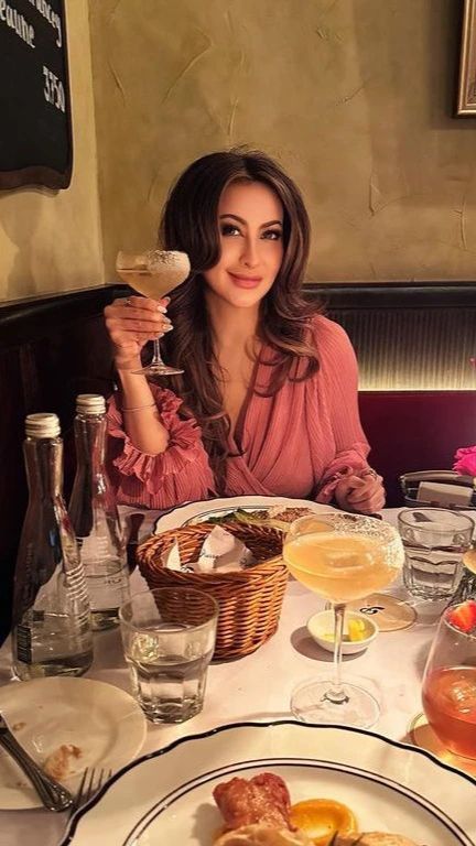 Sudah berkarir sejak tahun 80-an, kecantikan Diana Pungky bisa dibilang nggak pudar dimakan waktu