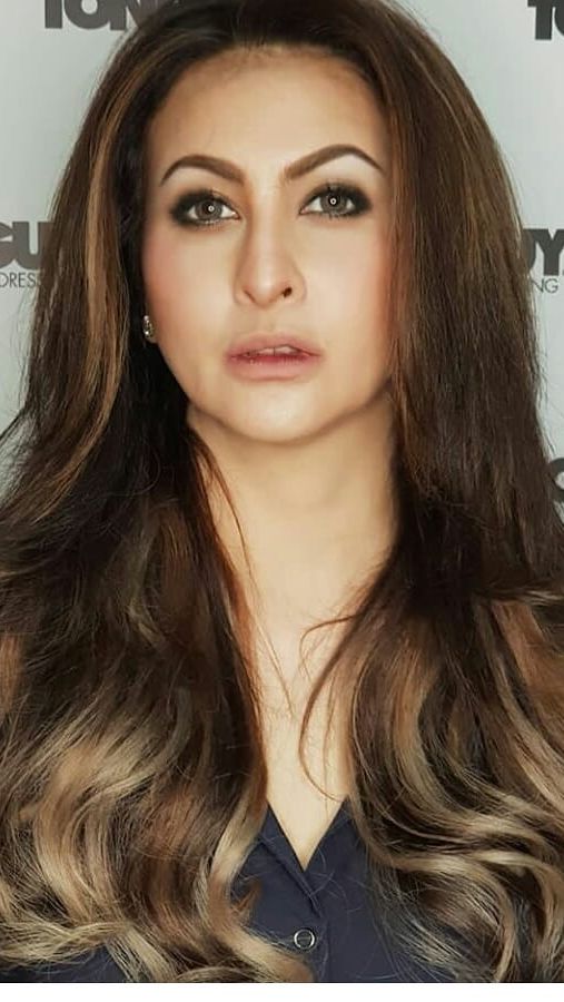 Disisi lain, Diana Pungky masih betah menjanda sejak bercerai dari mantan suami di tahun 2012 silam