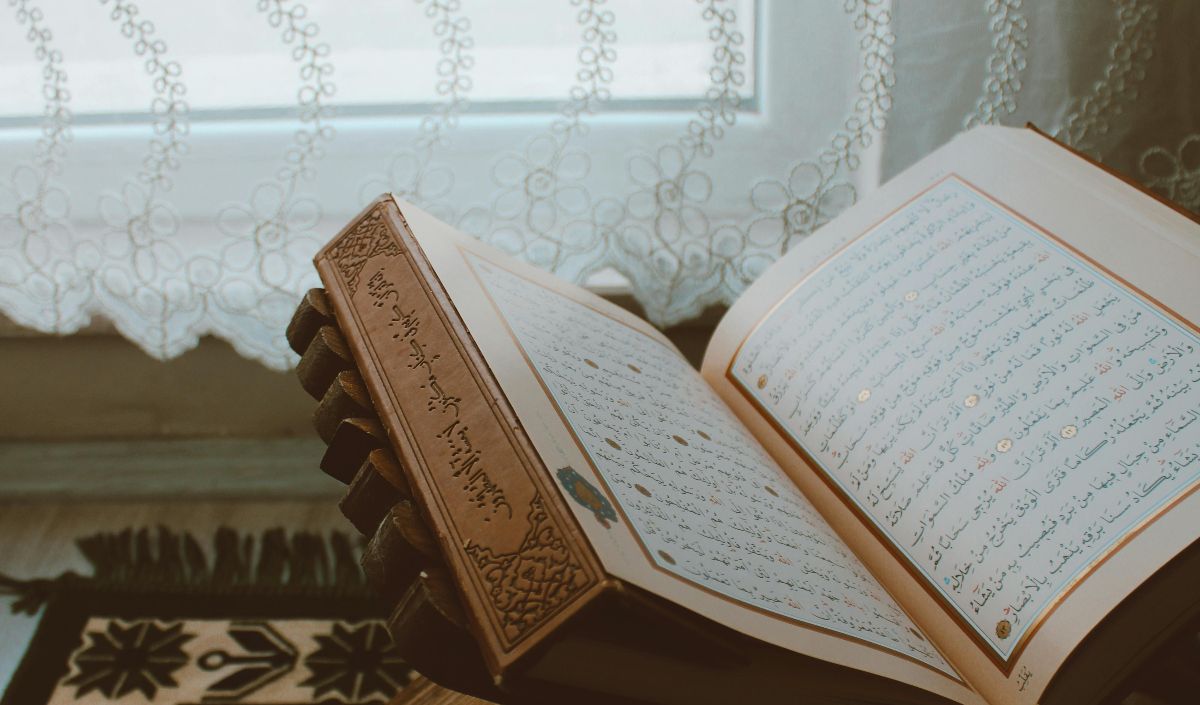 Ayat Al-Quran Berisi Perintah Berbuat Baik