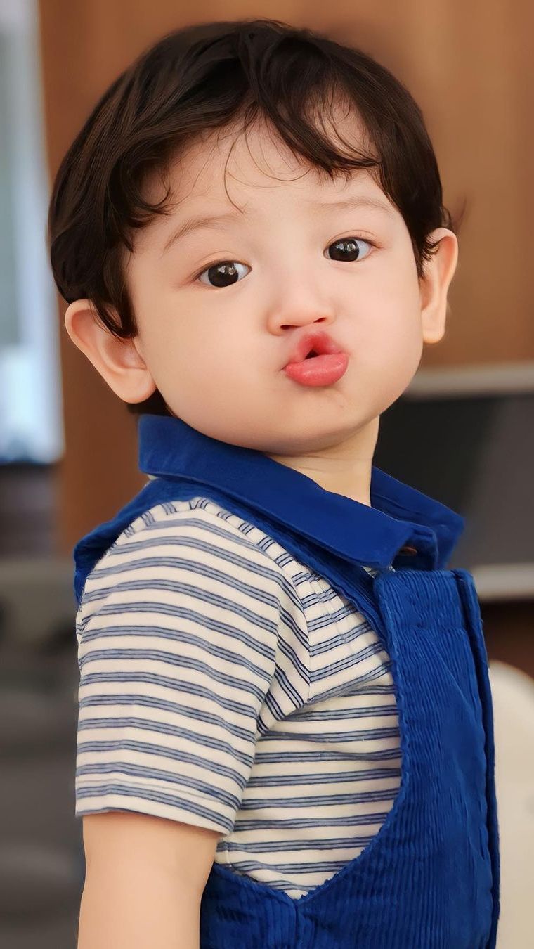 Jourell Kenzie merupakan anak dari pasangan Roger Danuarta dan Cut Meyriska.