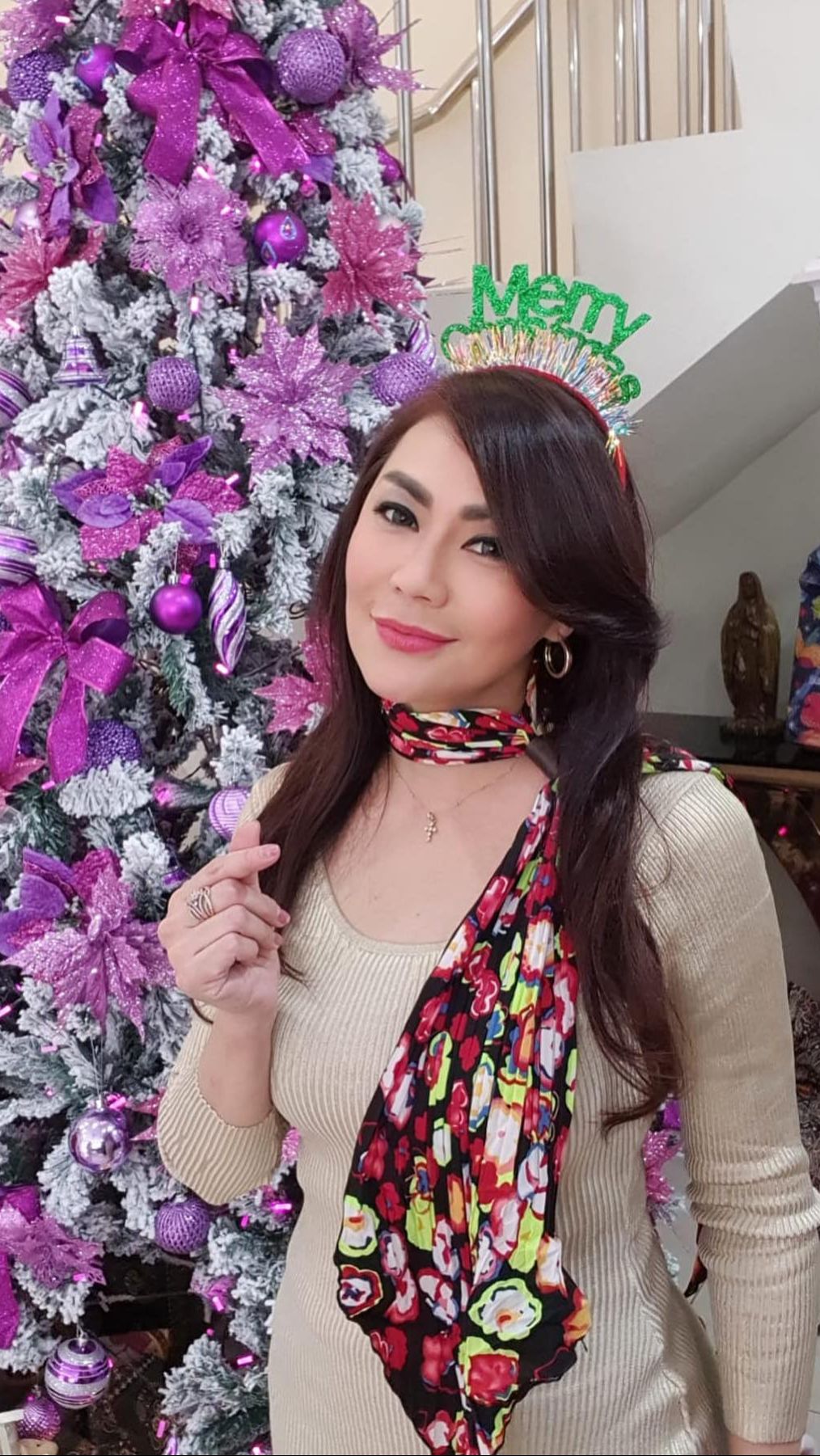 Tak hanya berkarier di dunia entertaimen, mantan istri Sandy Tumiwa itu juga merambah dunia politik dengan bergabung di Partai Nasdem