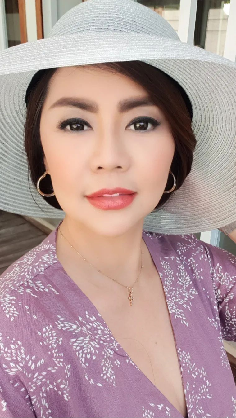 Ia pernah mencalonkan diri menjadi anggota DPR di tahun 2019 tetapi gagal. Kendati demikian, ibu dua anak ini tetap aktif di partainya