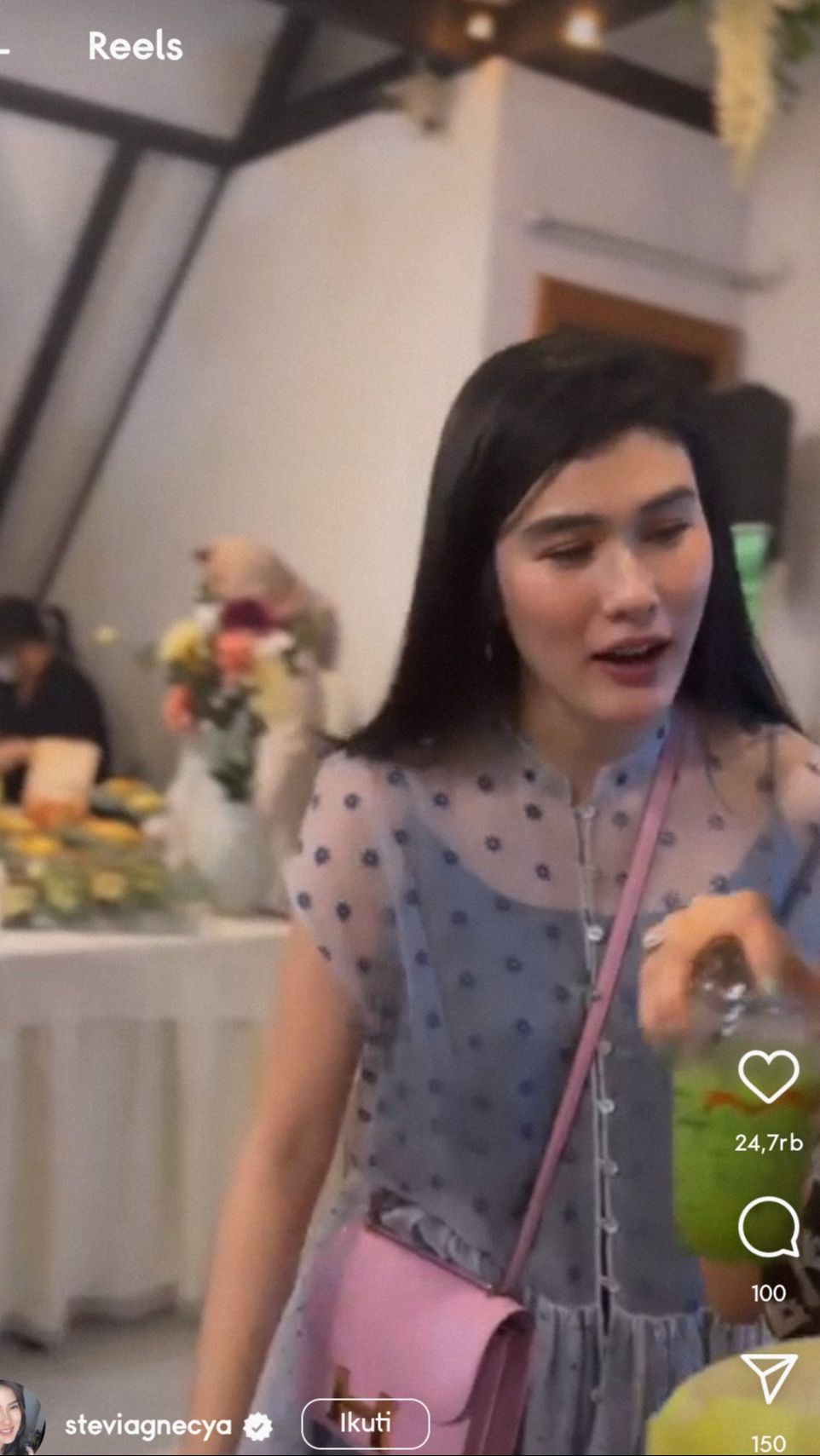 Saat itu Stevie dan para sahabatnya bukber sekaligus menyambut rumah baru Fadly kakak Fuji