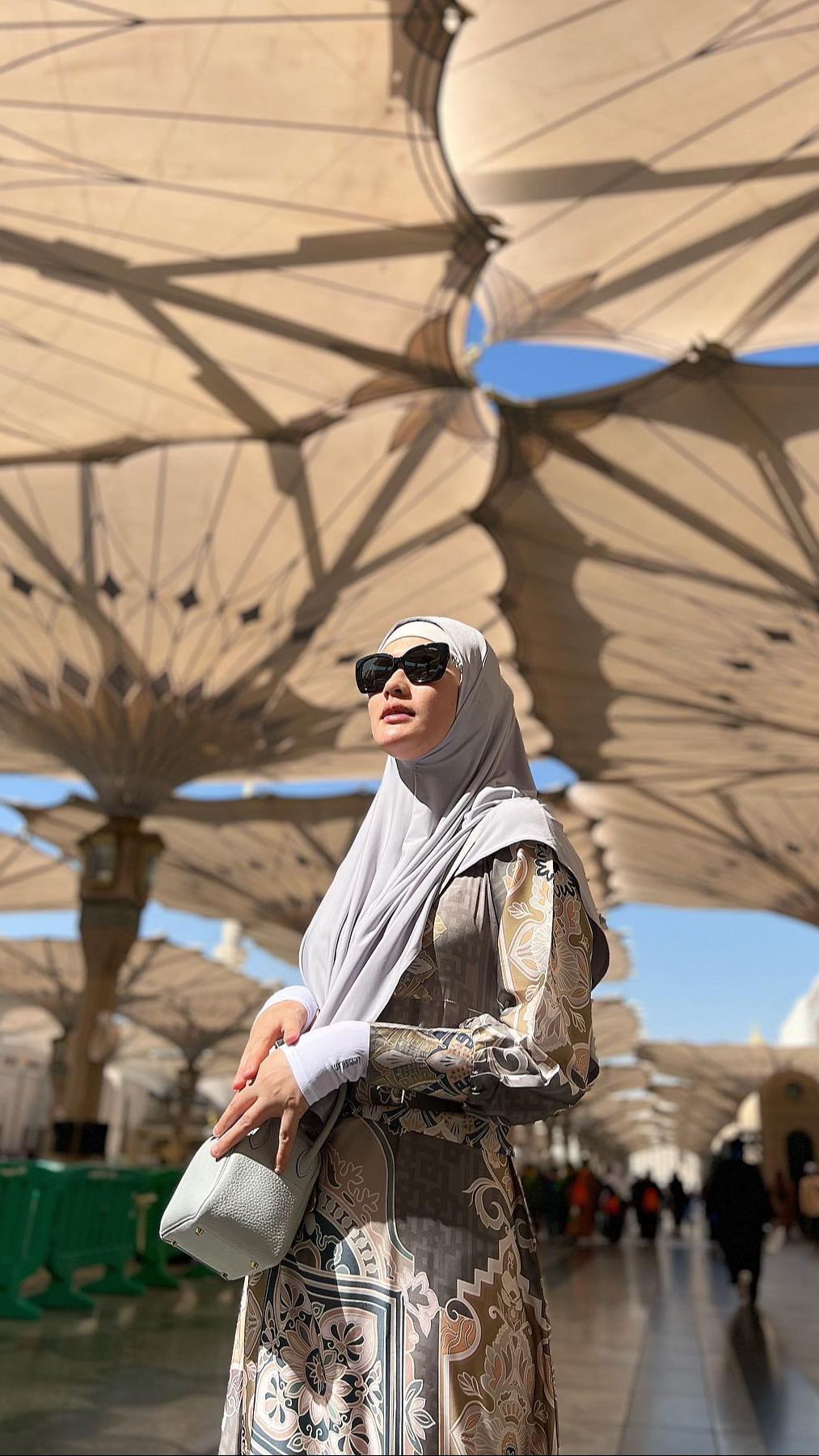 Ini adalah umrah kedua yang dijalani Stevie usai menjadi mualaf