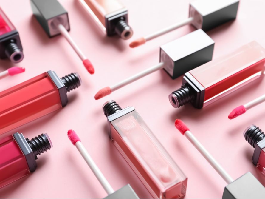 2. Gunakan Lipstik Berbahan Dasar Gel atau Tint