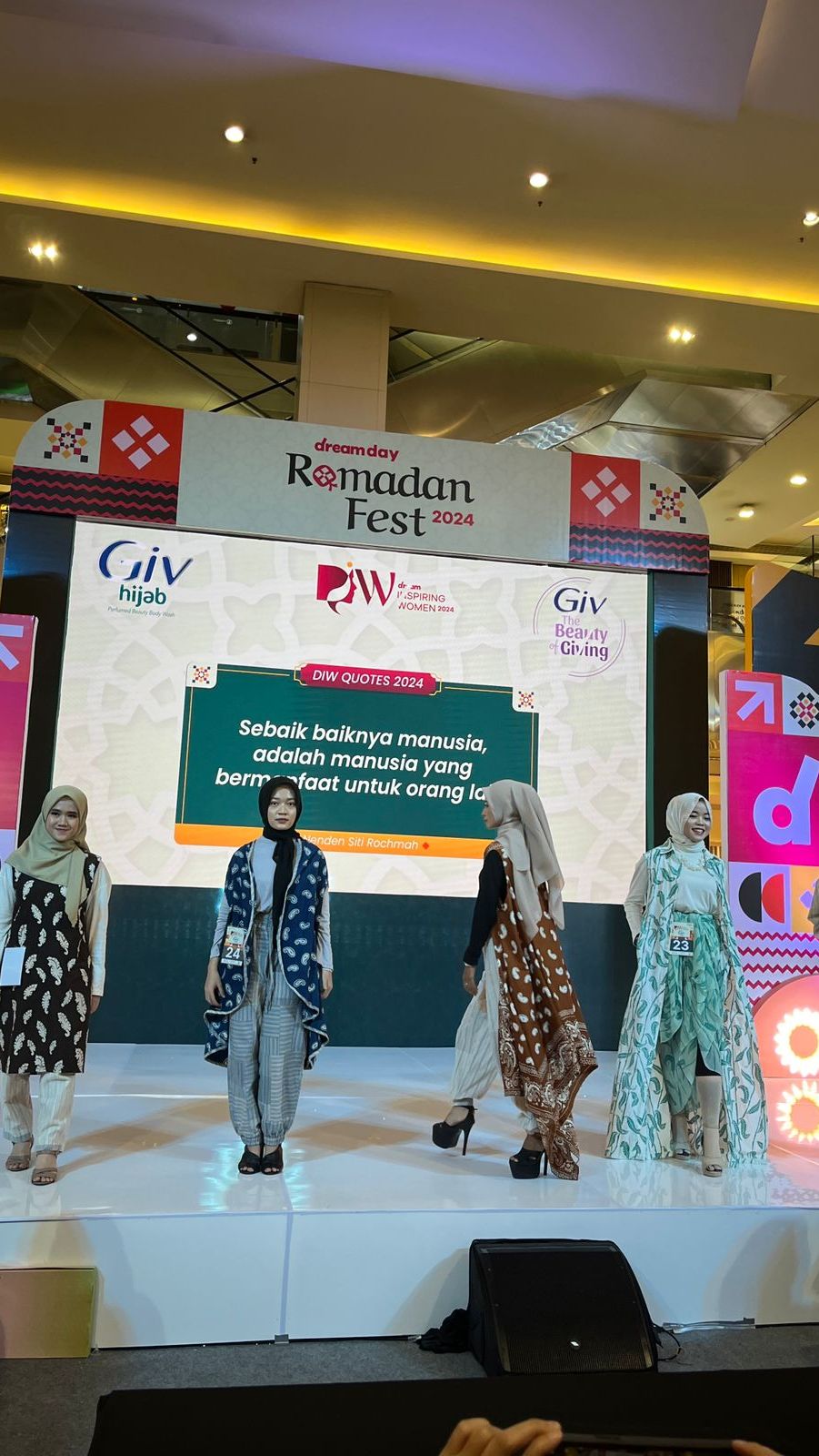 Gaya Elegan 50 Finalis Dream Inspiring Women 2024 Kenakan Busana Desainer Tanah Air